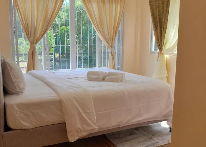 Jenny's White Haven Gasthuis San Francisco (Cebu)